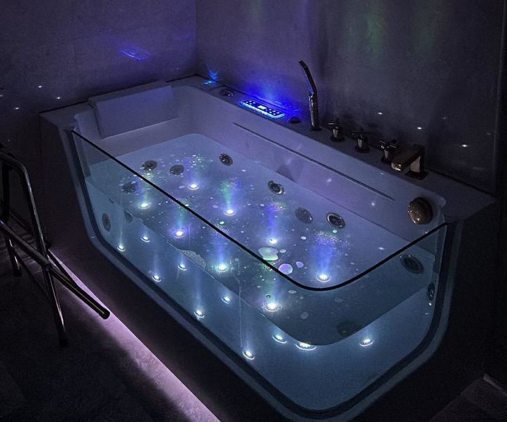 جناح غرفة مع جاكوزي